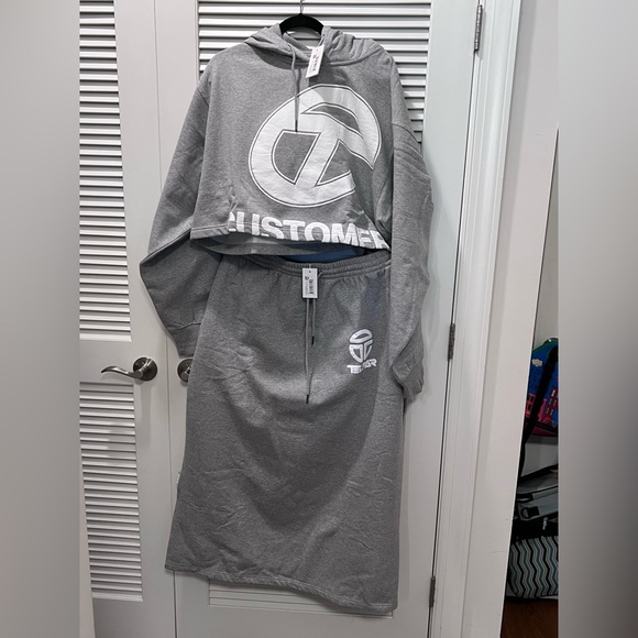 NWT Telfar Cropped Seat Shirt and Matching Long Sweat Skirt - Picture 5 of 17